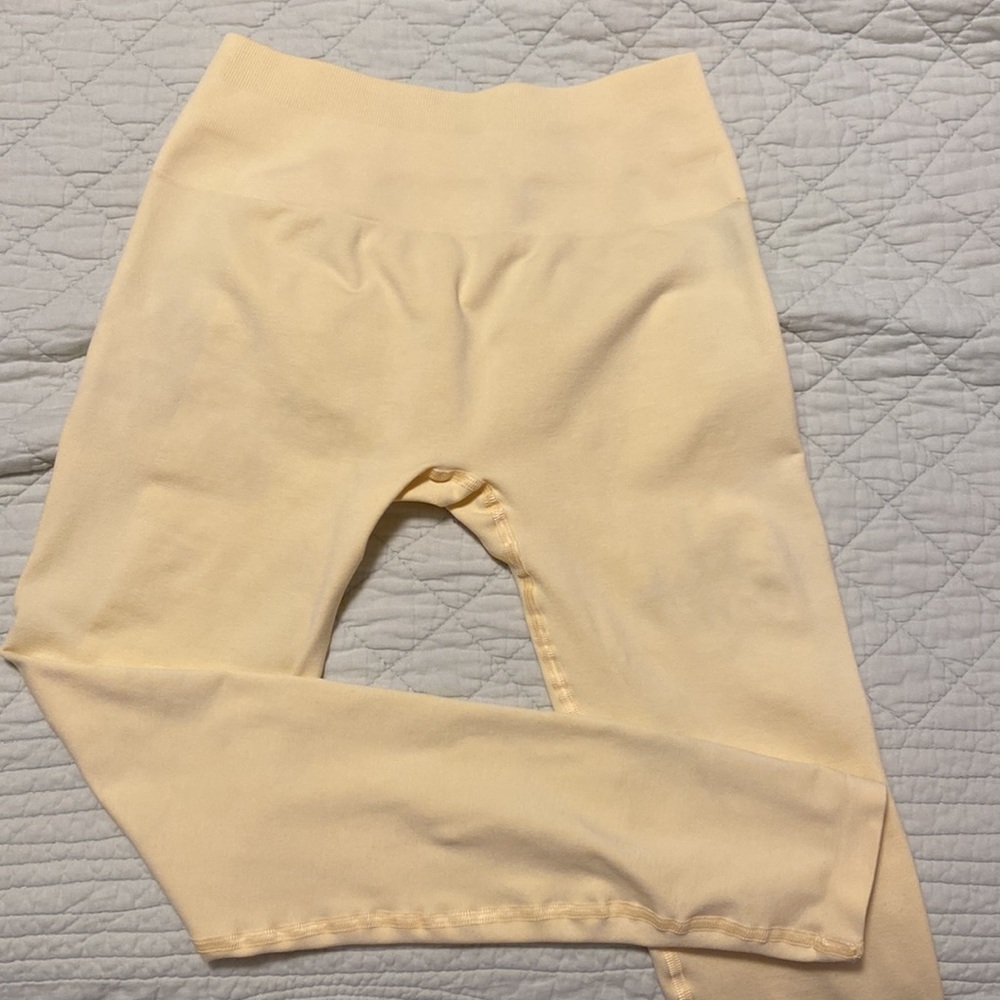 Alphalete Yellow Leggings - Picture 4 of 9